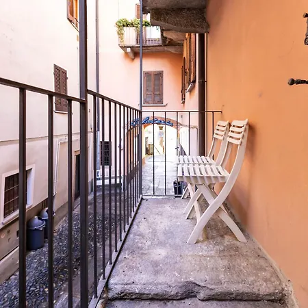 Il Lago In Centro - *